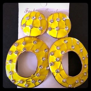Yellow fashion hoop earrings w/rhinestones